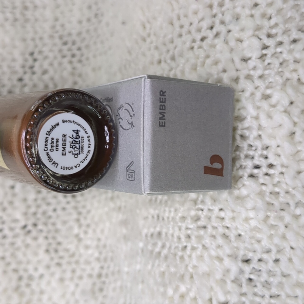 Beautycounter Lid Glow Cream Shadow in Ember, 5ml/0.17fl oz - Picture 6 of 8